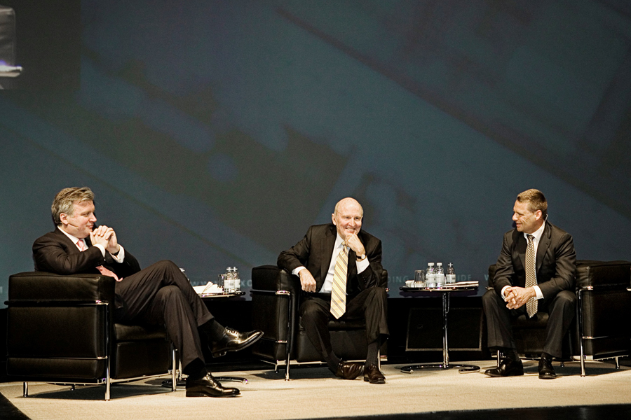 Bus_21_09-With_Jack_Welch_in_2006