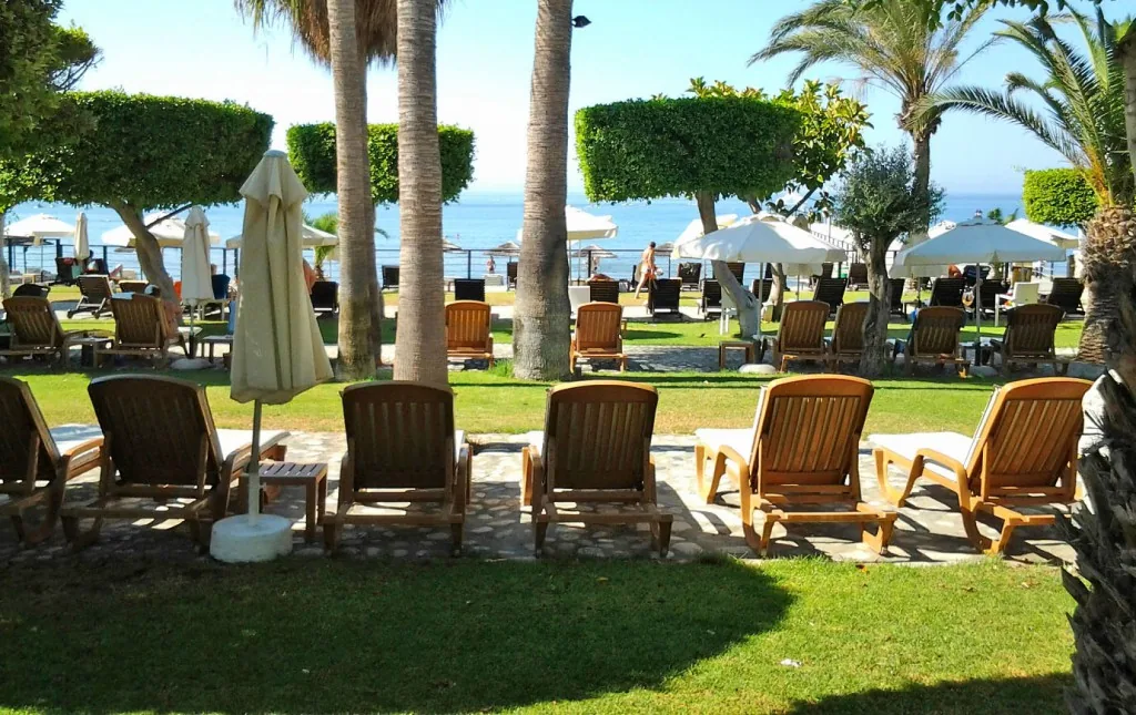 Отель Elias Beach 4* 