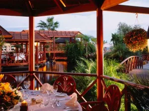 Ресторан в Four Seasons Ресторан в Four Seasons
