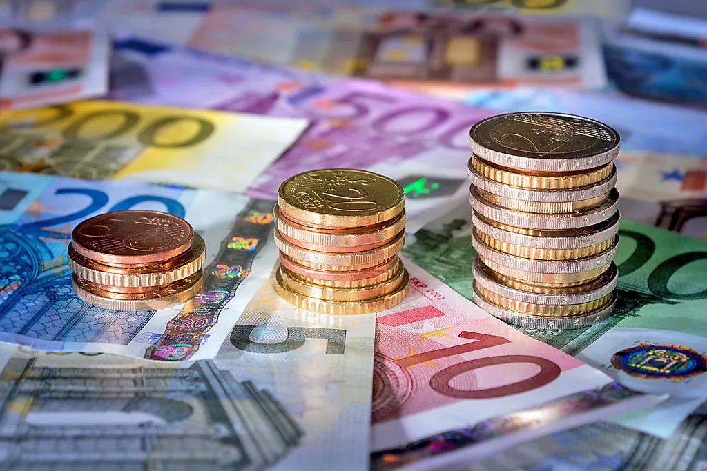 Coins and banknotes Coins and banknotes