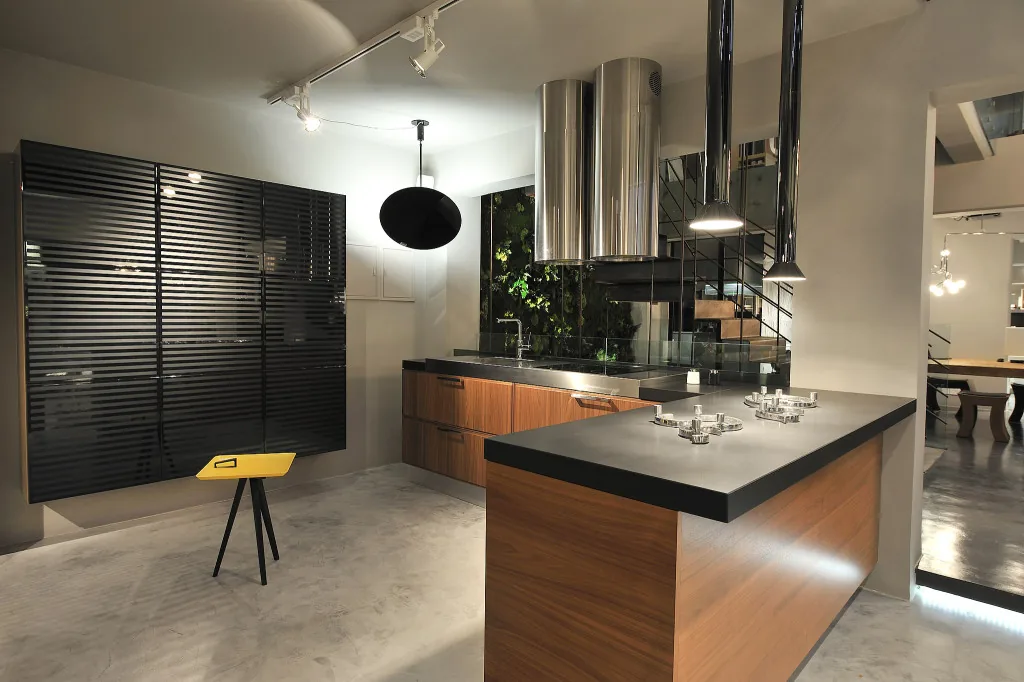 Salt & pepper kitchen
