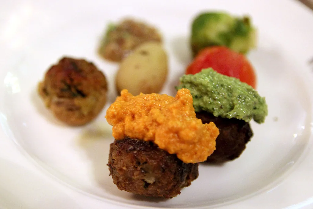 Ассорти мясных тефтелей в My Miniatures Ассорти мясных тефтелей в My Miniatures
