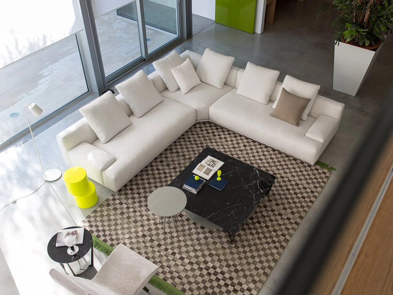 Pyramida Furnishing