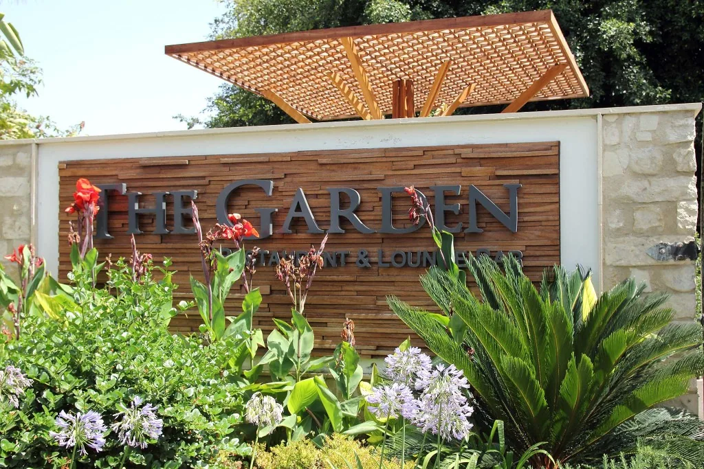 Вывеска The Garden