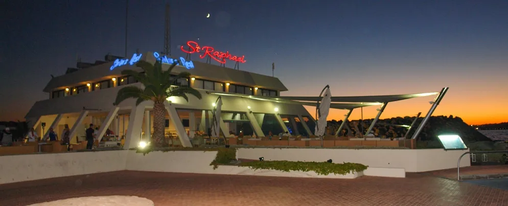 Sailor's Rest Lounge Bar Restaurant at St Raphael Resort Sailor's Rest Lounge Bar Restaurant at St Raphael Resort