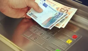 В Греции открылись банки