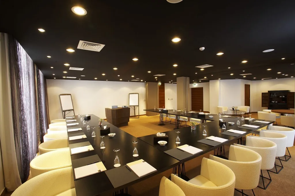 Londa Hotel - конференц-зал Alpha Omega Londa Hotel - конференц-зал Alpha Omega