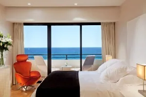 Amathus Beach Hotel - спальня президентского люкса Amathus Beach Hotel - спальня президентского люкса