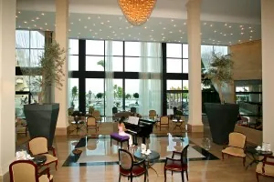 Grecian Park Hotel - лобби Grecian Park Hotel - лобби