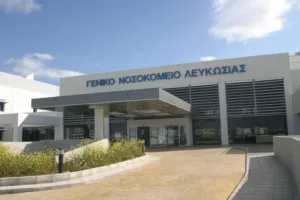 Врачи борются за спасение жизни ребенка