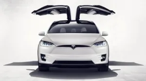 Tesla представила электрический кроссовер Model X