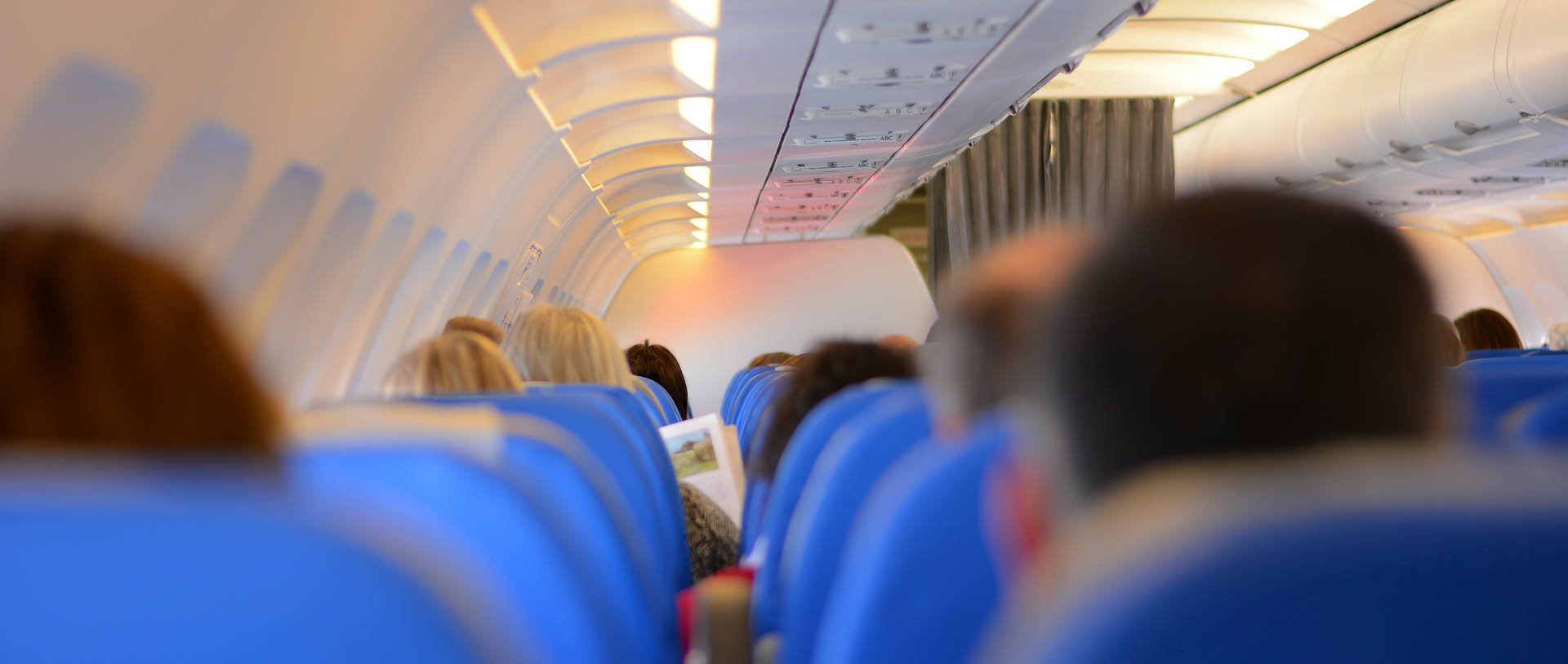 Пассажиры в самолете