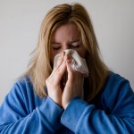 Простуженная женщина