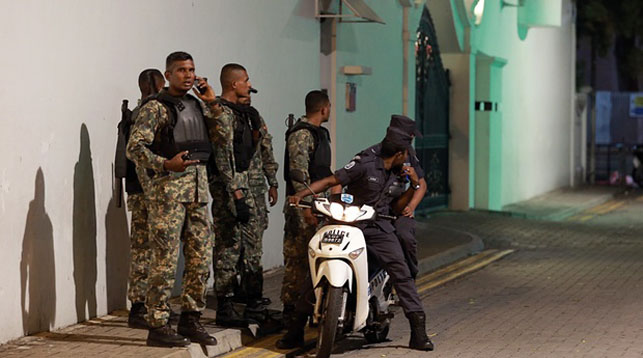 На Мальдивах введен режим чрезвычайного положения