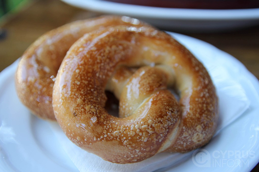 BEER & BEER — Hofbräu - Pretzels