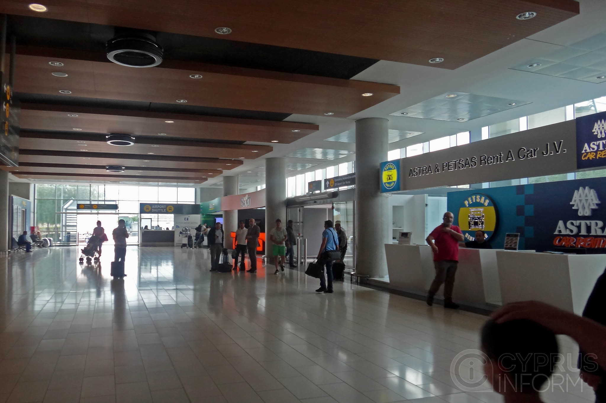 Международный аэропорт Ларнака. Аэропорт Лимассол Кипр. Аэропорт Ларнака внутри. Larnaca Airport внутри.