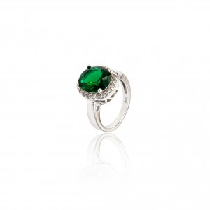 Ring with emerald