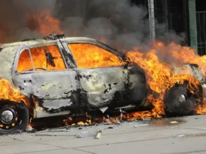 В Лимассоле взорвали автомобиль. Обошлось без жертв