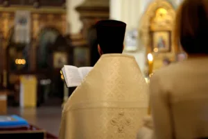 Знай наших: Кипрский священник догнал и задержал вора