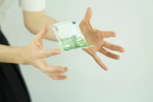 Сотрудники Кооперативного банка дали профсоюзам зелёный свет на забастовку