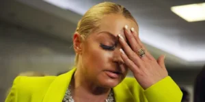 ПОЛУГОЛАЯ ВОЛОЧКОВА СТАЛА ЖЕРТВОЙ «МАНЬЯЧКИ» ВО ВРЕМЯ ОТДЫХА НА КИПРЕ (видео)