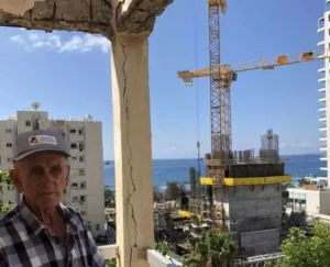 В Лимассоле рядом со строительством многоэтажек разрушаются дома