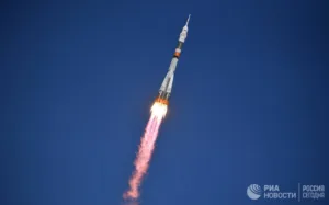 Экипаж МКC совершит аварийное приземление
