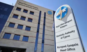 EAC и портовые работники объявили забастовку