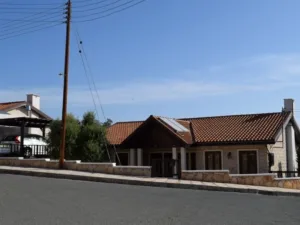 4 BEDROOM HOUSE / VILLA IN SOUNI, LIMASSOL