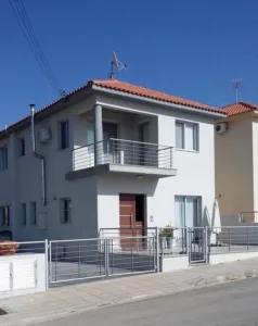 ΣΠΙΤΙ 3 ΔΩΜΑΤΙΩΝ / ΒΙΛΑ ΣΤΟ ΕΡΙΜΙ, ΛΕΜΕΣΟΣ
