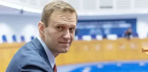 Алексей Навальный летит в Россию, несмотря на угрозу ареста