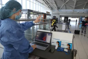 Эксперт рекомендует более строгие меры в аэропортах