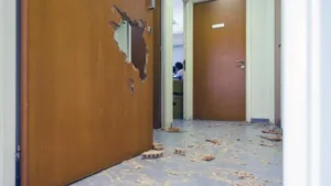 Трое отправлены в тюрьму за нанесение ущерба социальному учреждению Полемидии
