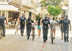 Четыре человека заключены в тюрьму за кражу в магазине на улице Ледрас