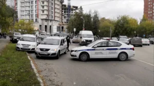 В понедельник утром в результате стрельбы в российском университете погибли восемь человек