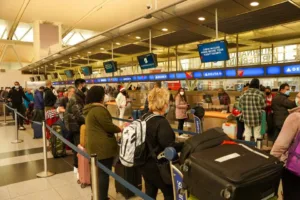 Тысячи рейсов по всему миру отменены