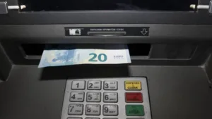 Общественная реакция на повышение банковских сборов