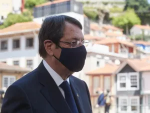 Президент Кипра по-прежнему не может вернуться к своим обязанностям из-за положительного теста на Covid-19