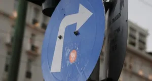 Поворот направо запрещен в 30 точках