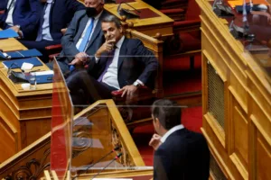 Парламент Греции создал комиссию по расследованию скандала с прослушиванием телефонных разговоров