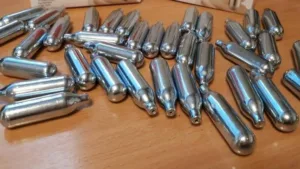 Полиция конфисковала около 300 капсул с «веселящим газом» в баре Пафоса