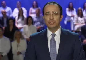 Кандидат в президенты Христодулидис получал пособие за границей, находясь в Никосии