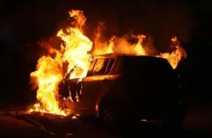 В Ларнаке загорелся автомобиль