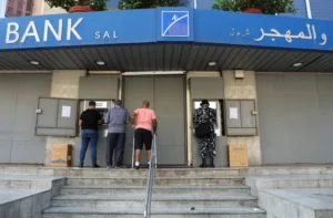 Банки Ливана вновь откроются в понедельник
