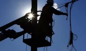 Забастовка профсоюзов электроэнергетических служб в среду была отменена в последнюю минуту