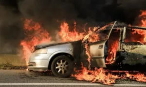 Три автомобиля подожжены у многоквартирного дома в Лимассоле