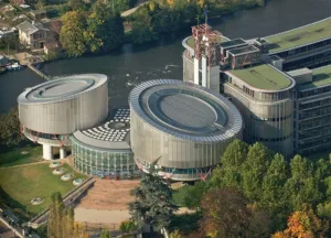 Еврокомиссия продолжит призывать Турцию выполнять решения ЕСПЧ