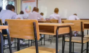 Учащиеся гимназий, лицеев и техникумов в четверг вернутся в школу