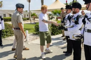 Эд Ширан посетил базу British Bases Dhekelia между концертами