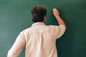 Работа учителей по контракту на обсуждении